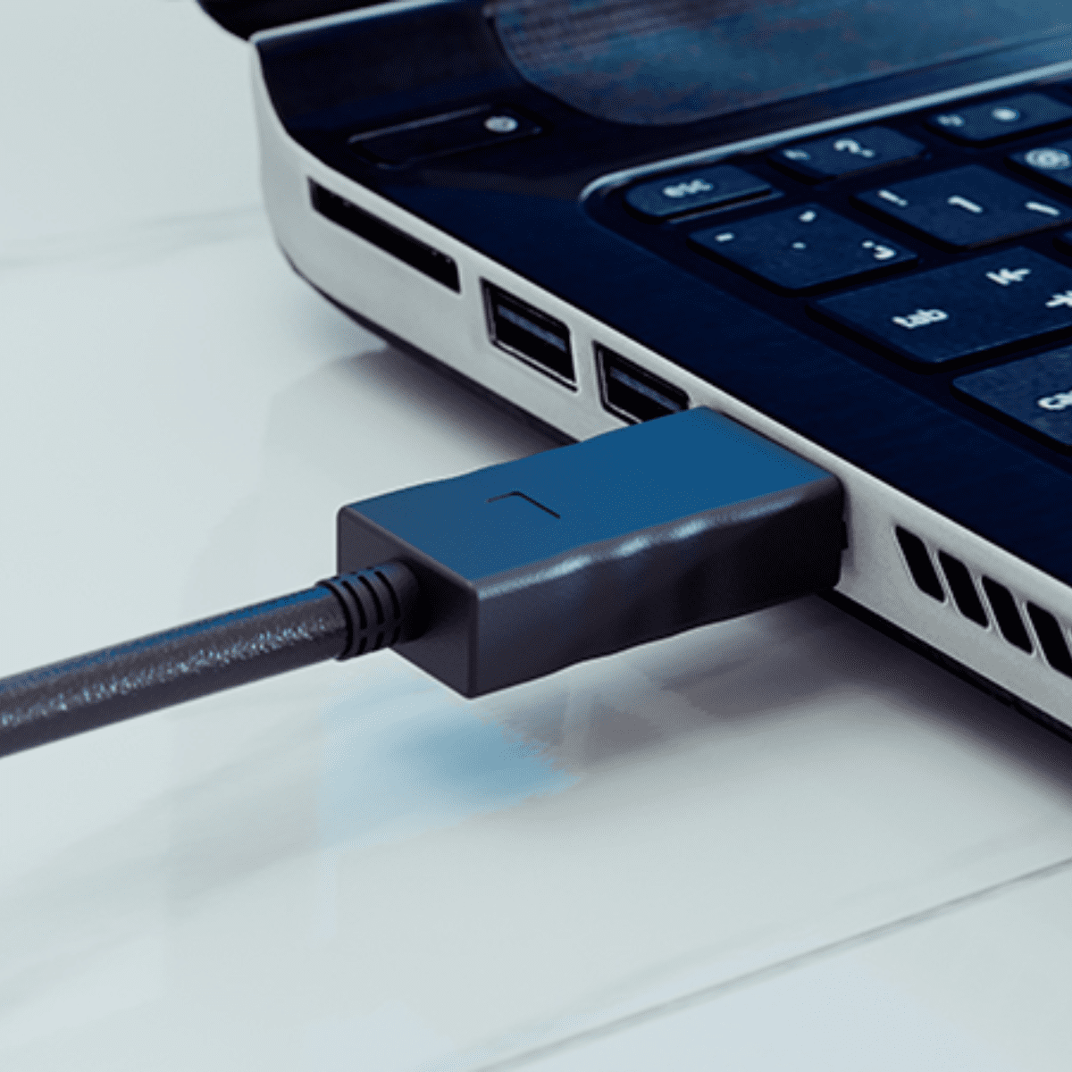 Adaptador de DisplayPort macho a VGA macho XTECH XTC-377 - Imagen 6